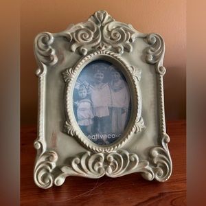 Light Green Antique Style Chunky Photo Frame / 9” x 7” Picture Frame
